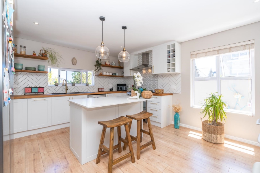 3 Bedroom Property for Sale in Somerset Lakes Western Cape